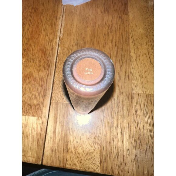 Makeup Revolution Conceal & Hydrate Foundation - 0.70 fl oz F16 - Picture 6 of 7